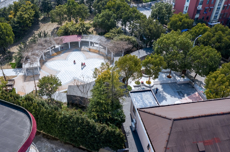 the entrance greenbelt of jiahong community jinqiao town pudong new area in shanghai china by tm studio