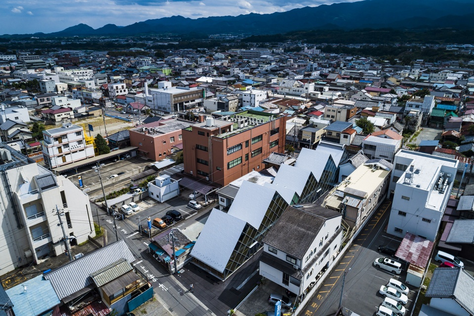tomioka chamber of commerce and industry by tezuka architects
