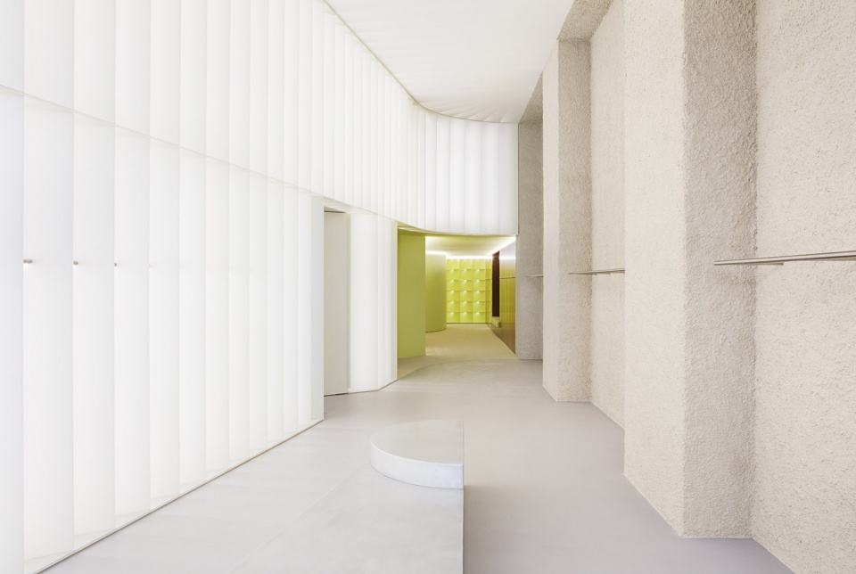 new flagship store and retail concept for j lindeberg by studio david thulstrup