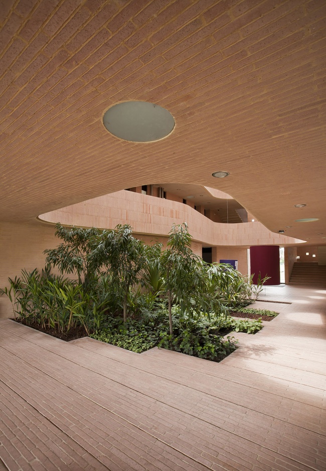 taller de arquitectura de bogotacolegio los nogales high school classroom building by taller de arquitectura de bogota