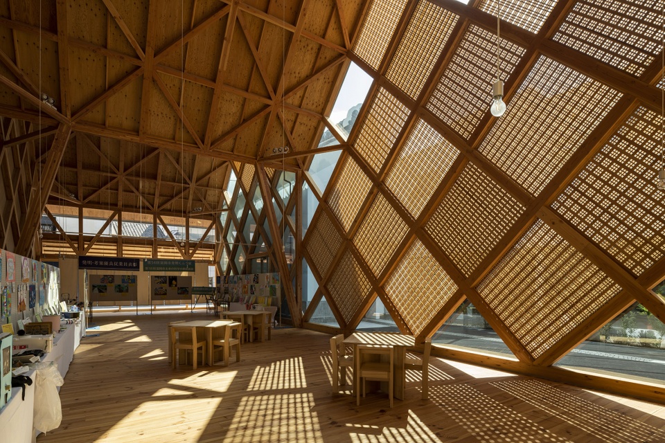 tomioka chamber of commerce and industry by tezuka architects
