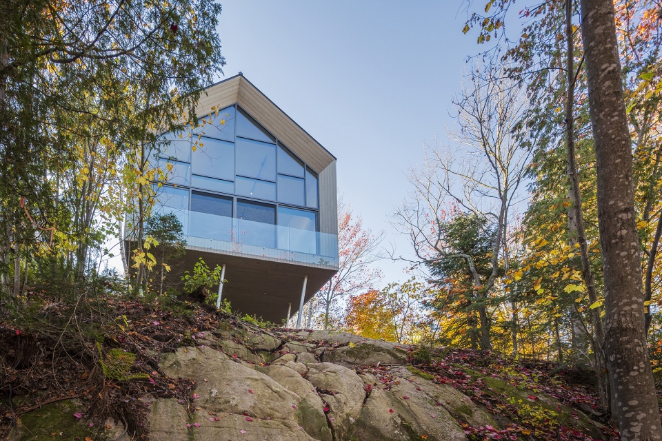 workshop on a cliff by mu architectureworkshop on a cliff by mu architecture
