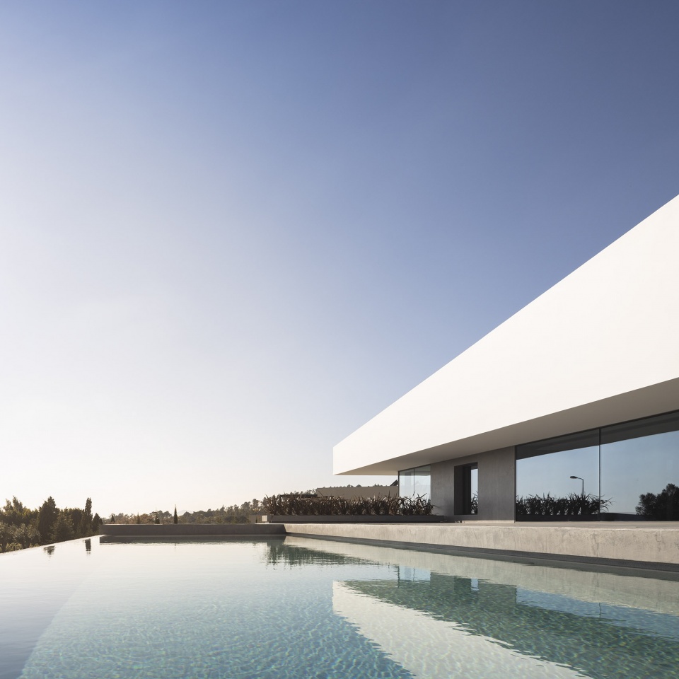 casa belas clube de campo by bica arquitectos