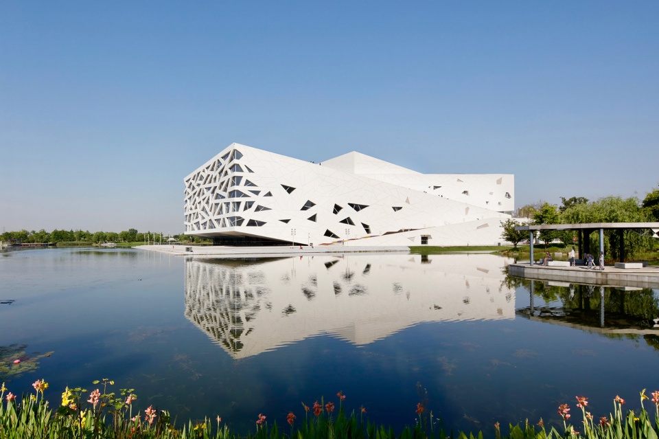 hangzhou yuhang opera china by henning larsen