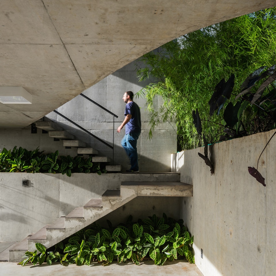 house lens by obra arquitetos