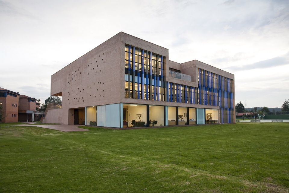 taller de arquitectura de bogotacolegio los nogales high school classroom building by taller de arquitectura de bogota