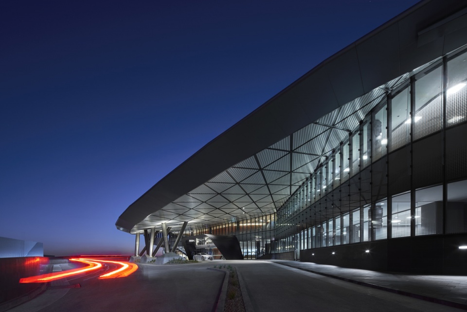 melbourne jet base by cox architecture