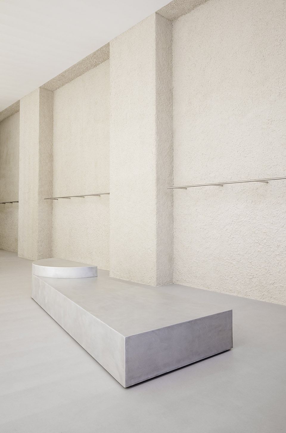 new flagship store and retail concept for j lindeberg by studio david thulstrup