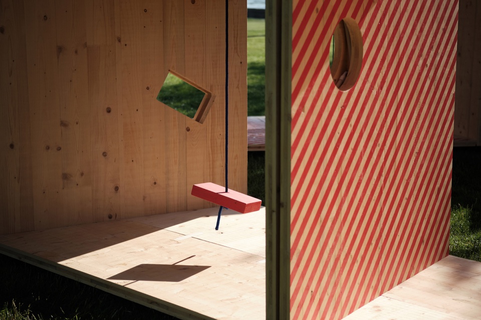 salvage swings by somewhere studio
