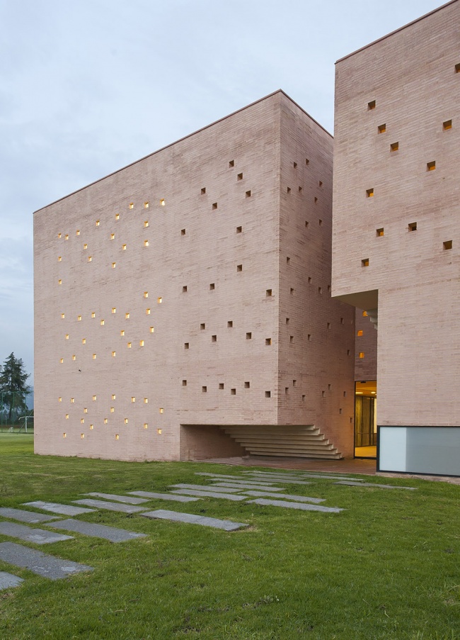 taller de arquitectura de bogotacolegio los nogales high school classroom building by taller de arquitectura de bogota