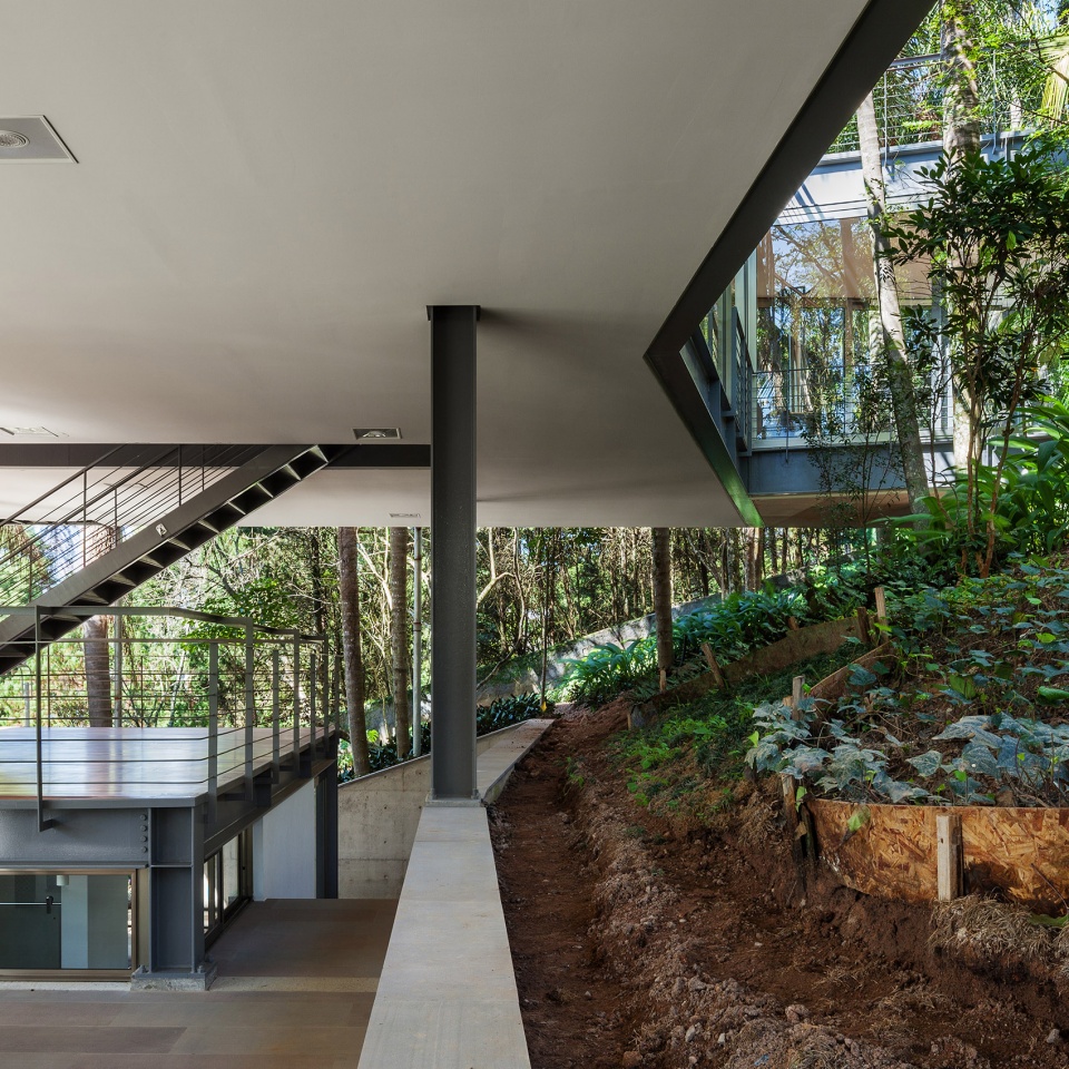house llm by obra arquitetos