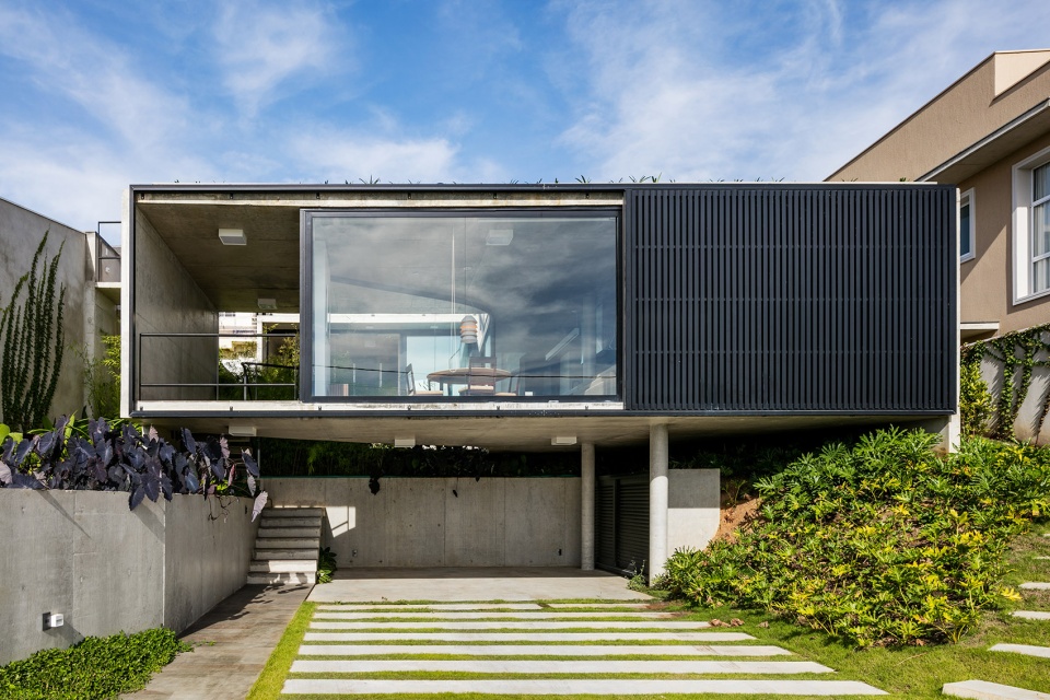 house lens by obra arquitetos