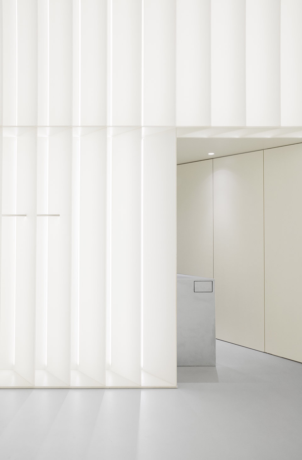 new flagship store and retail concept for j lindeberg by studio david thulstrup