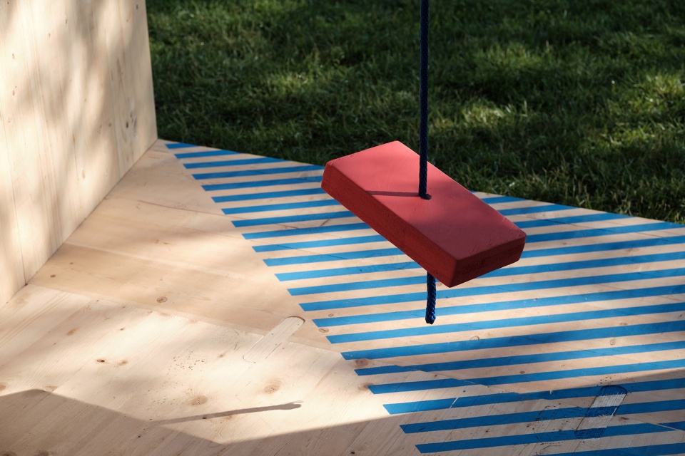 salvage swings by somewhere studio