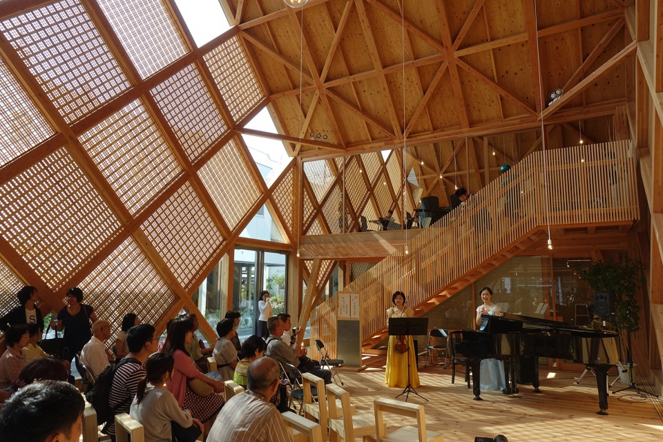 tomioka chamber of commerce and industry by tezuka architects