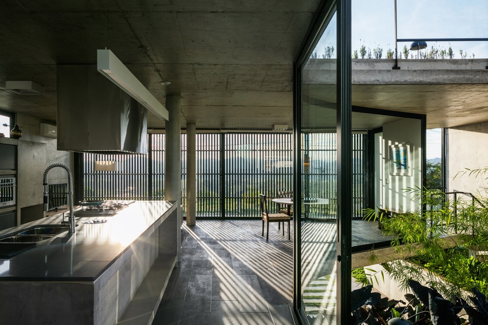 house lens by obra arquitetos