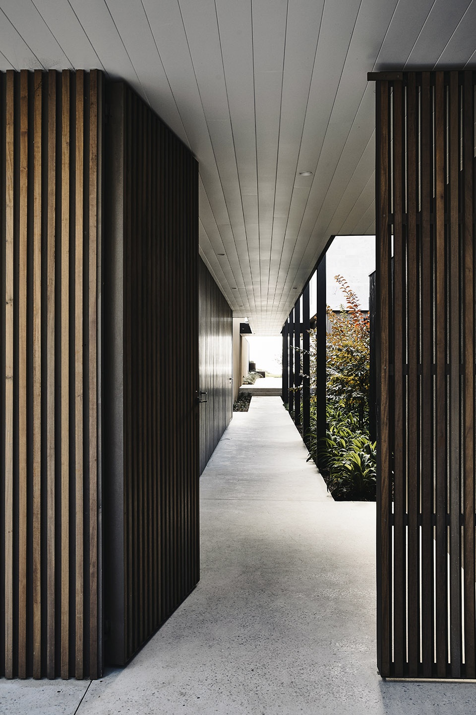 point nepean residence by b e architecture