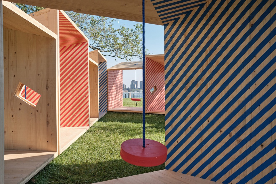 salvage swings by somewhere studio