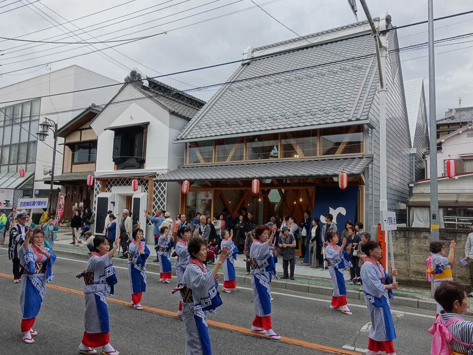 tomioka chamber of commerce and industry by tezuka architects