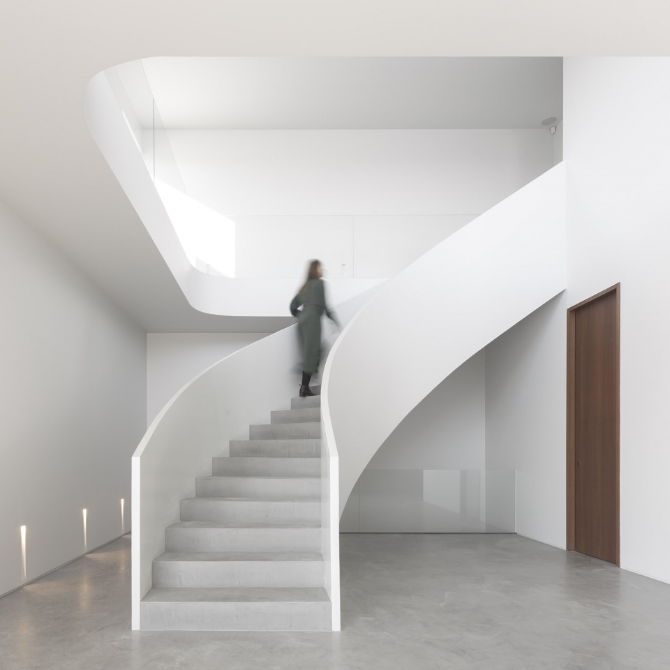 casa belas clube de campo by bica arquitectos