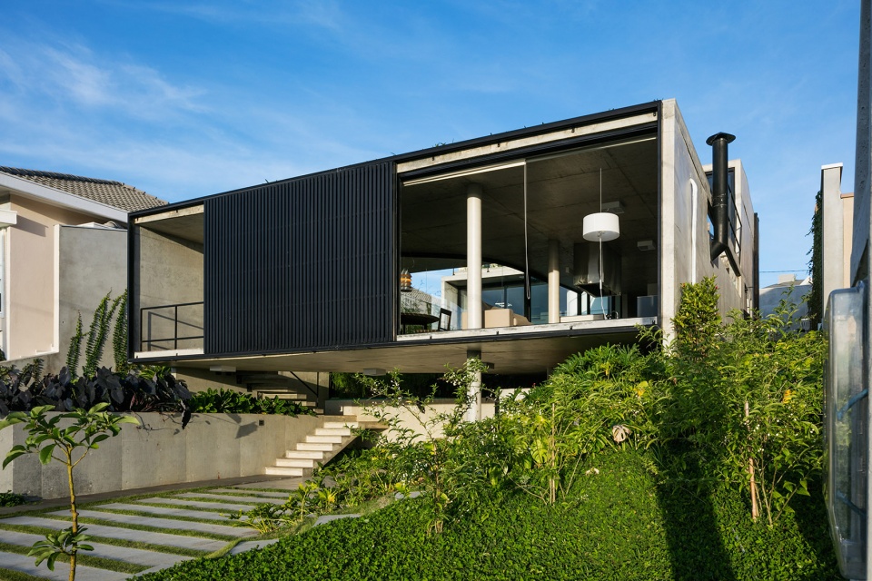 house lens by obra arquitetos