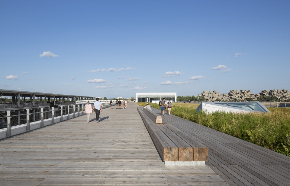 the port of montreals grand quay by provencher roy