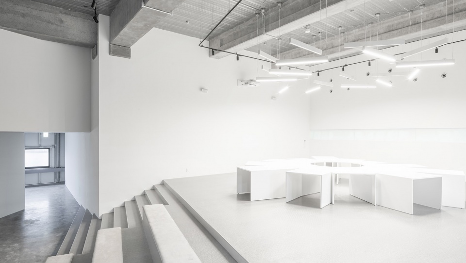 intelligent logistics center proto by bureau 0 1