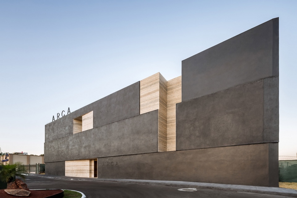 retail and warehouse for grupo arca by esrawe studio