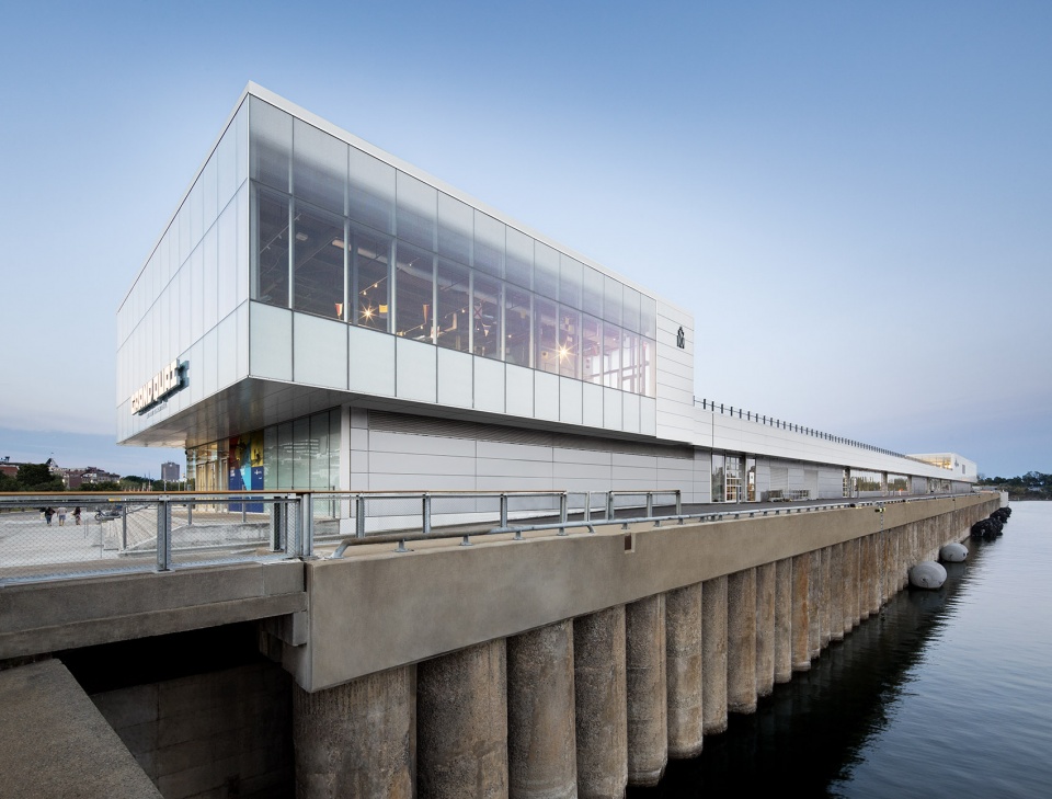 the port of montreals grand quay by provencher roy