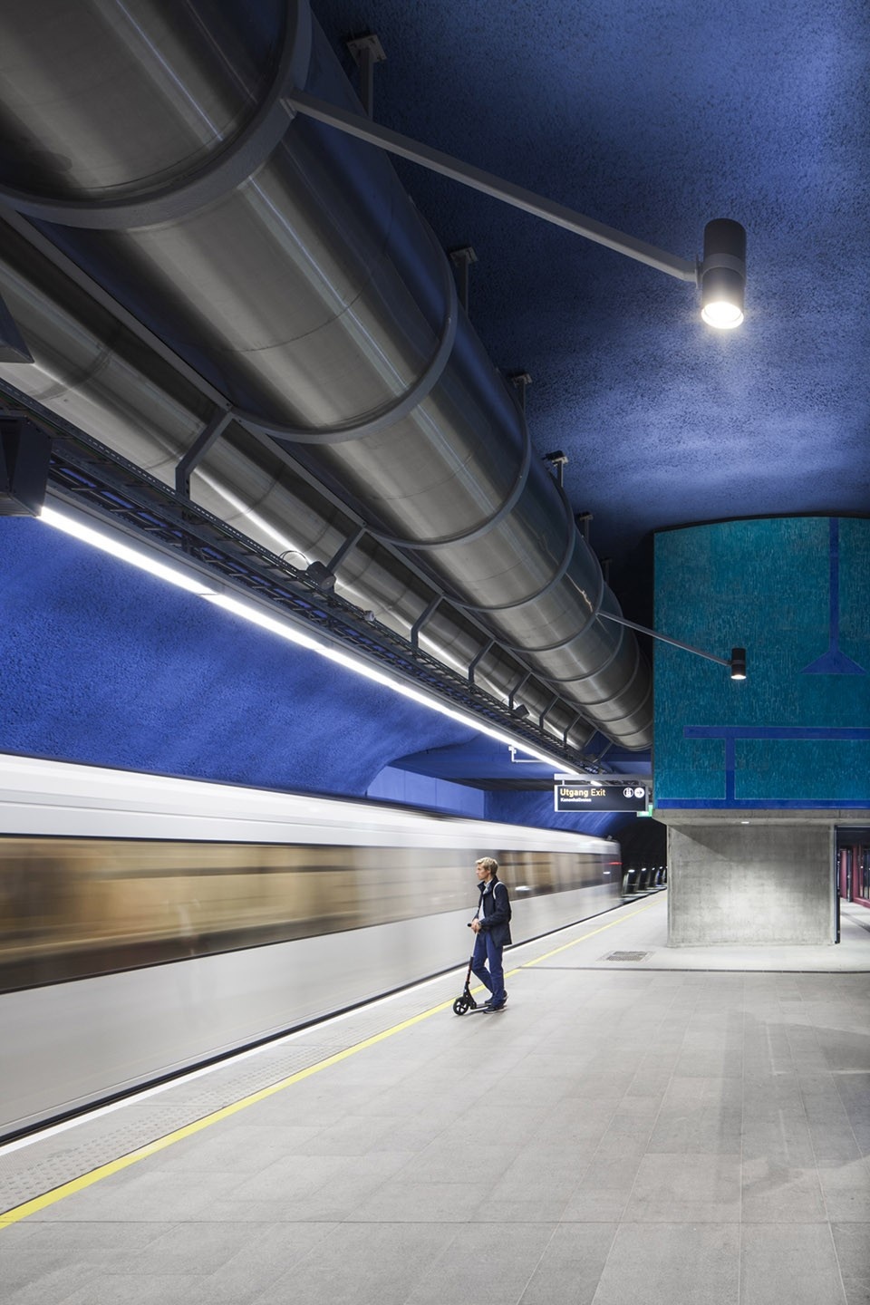 gooood archive metro station