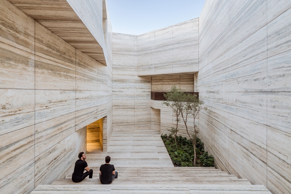 retail and warehouse for grupo arca by esrawe studio