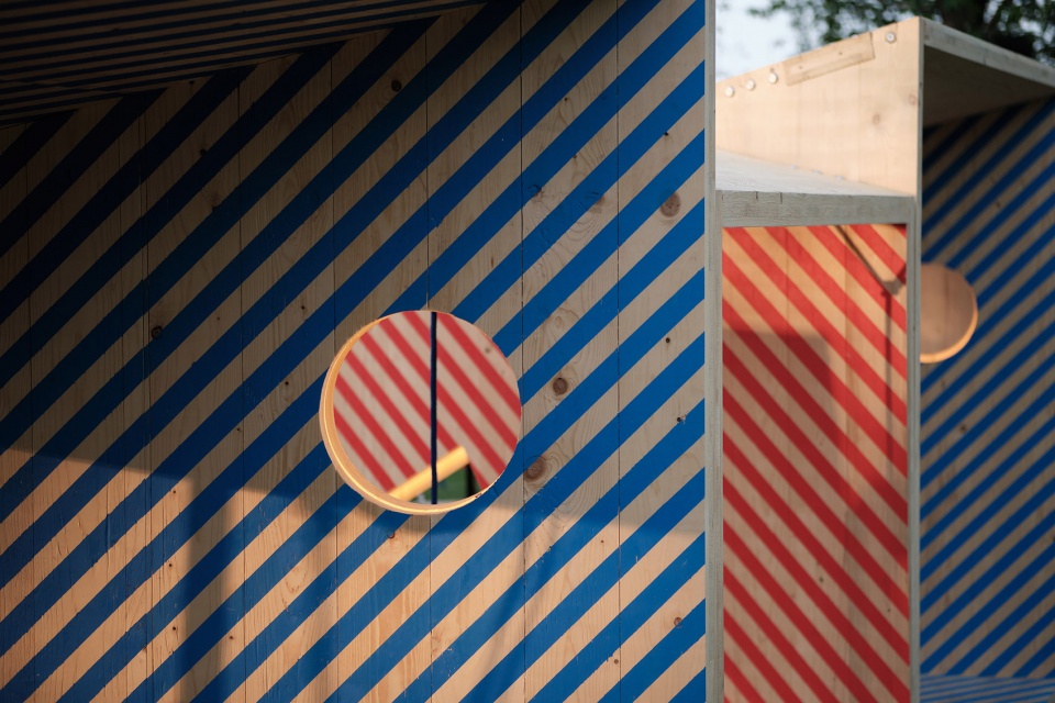 salvage swings by somewhere studio