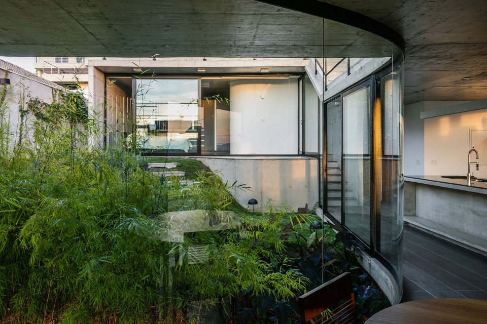 house lens by obra arquitetos