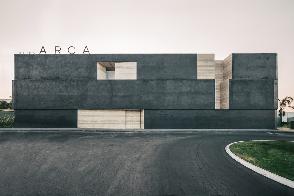 retail and warehouse for grupo arca by esrawe studio