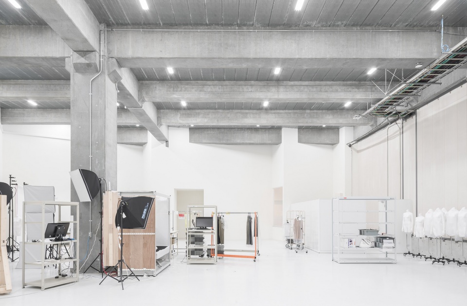 intelligent logistics center proto by bureau 0 1