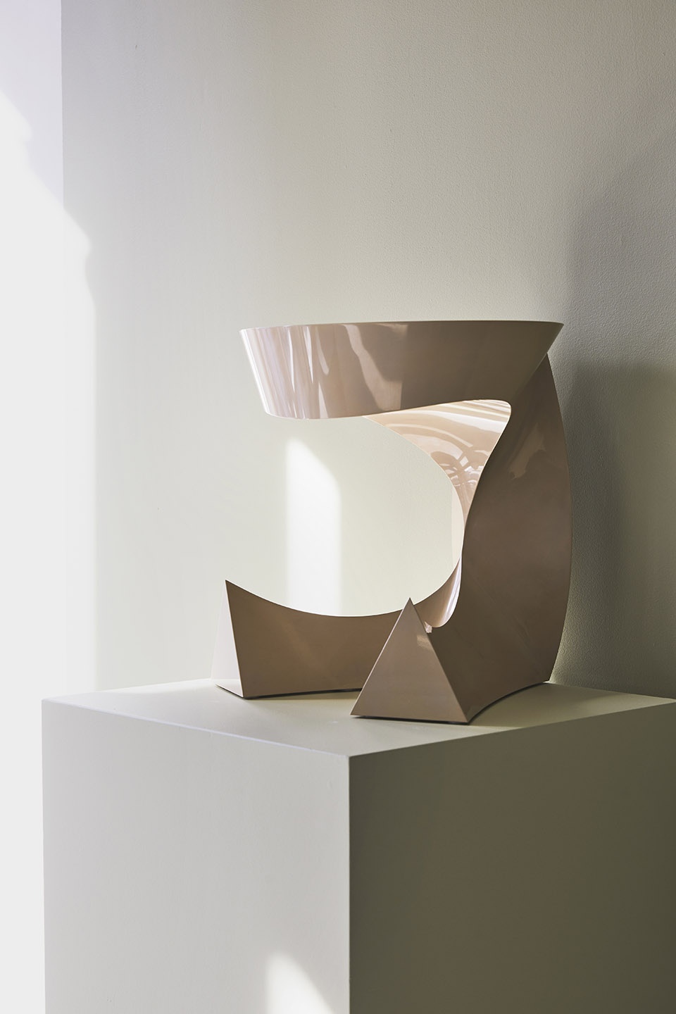 slow motion exhibition by aldo bakker