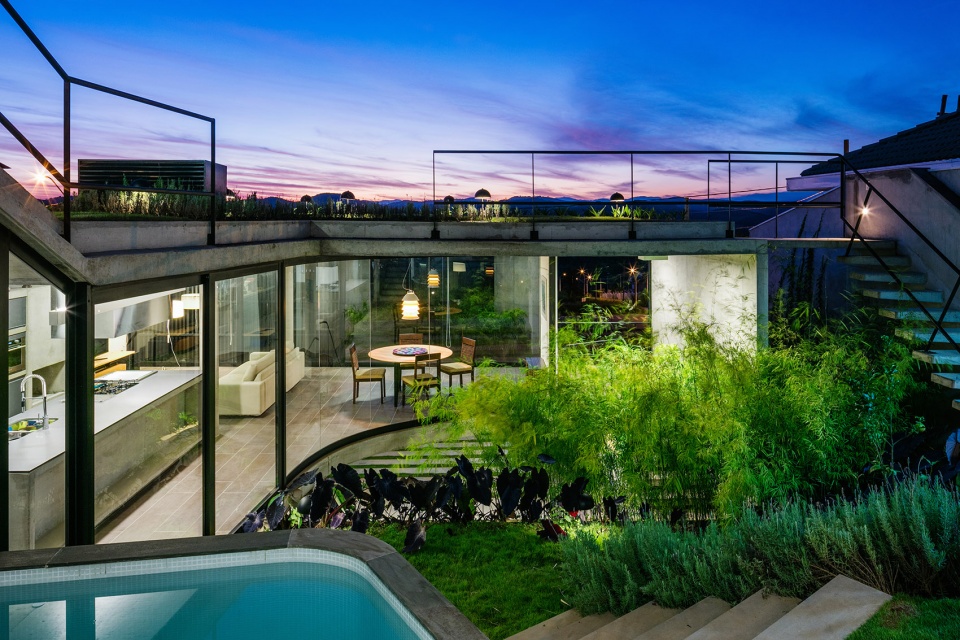 house lens by obra arquitetos