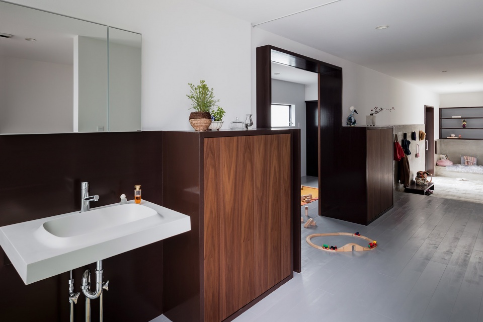 slender house by form kouichi kimura architects