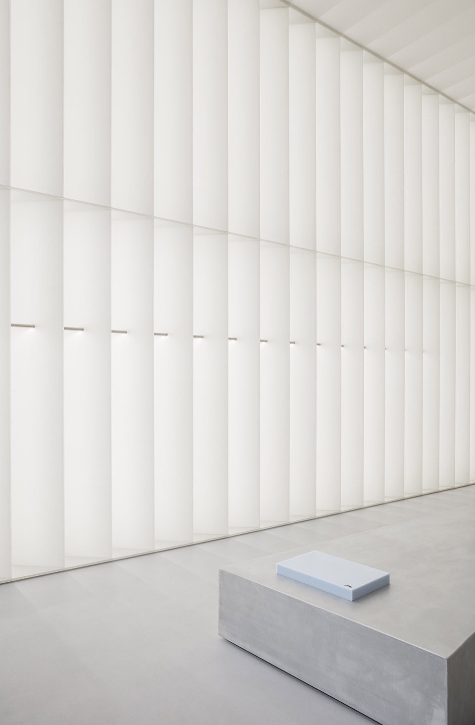 new flagship store and retail concept for j lindeberg by studio david thulstrup
