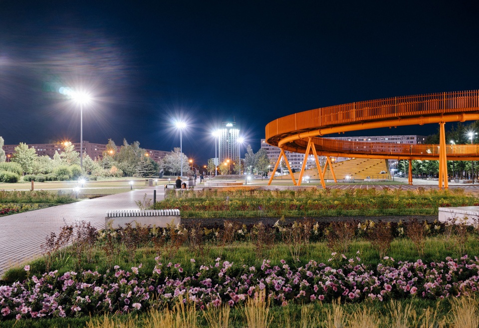 azatlyk central square of naberezhnye chelny by drom strelka kb