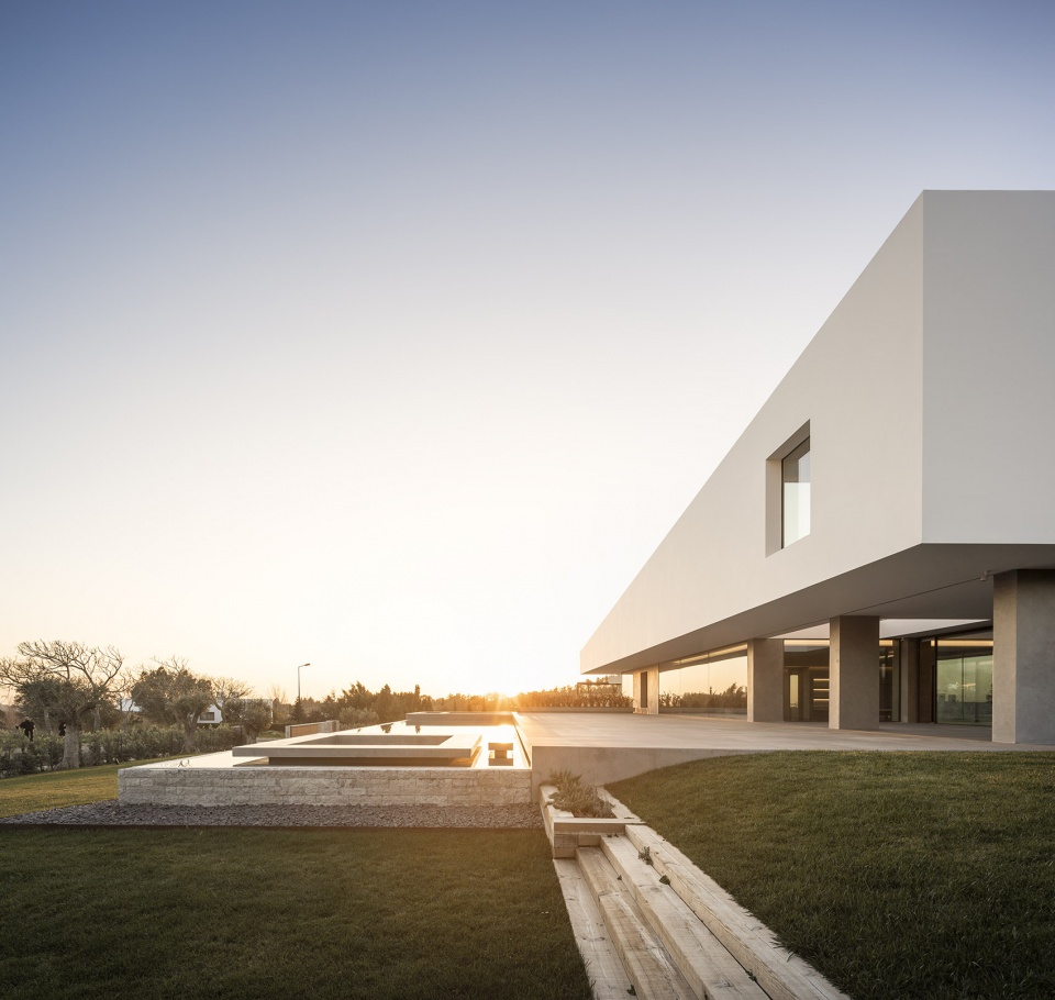 casa belas clube de campo by bica arquitectos