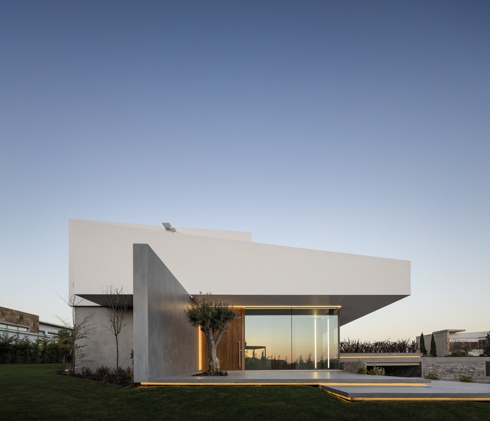 casa belas clube de campo by bica arquitectos