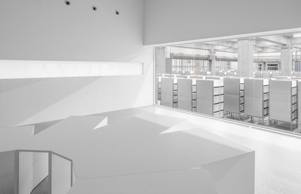 intelligent logistics center proto by bureau 0 1