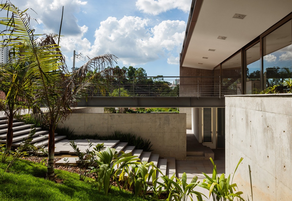 house llm by obra arquitetos