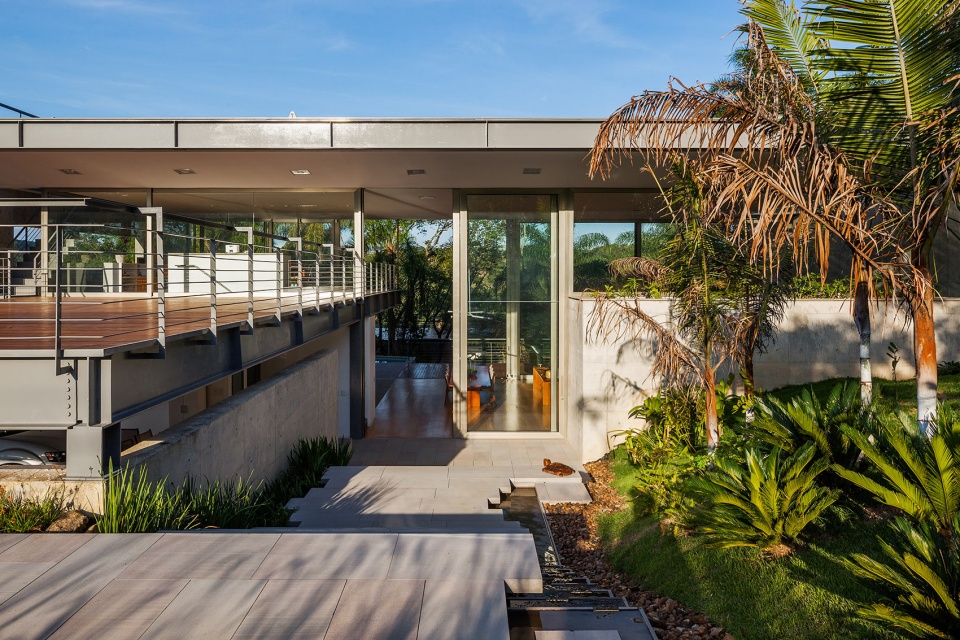 house llm by obra arquitetos
