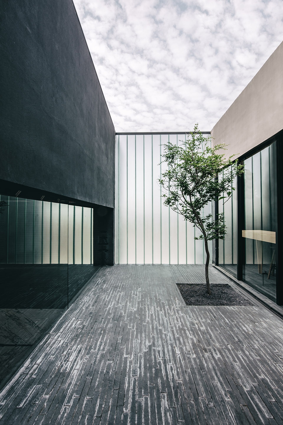 retail and warehouse for grupo arca by esrawe studio
