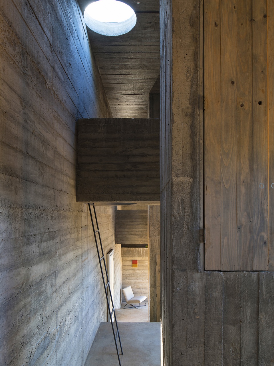 Loba House by Pezo von Ellrichshausen