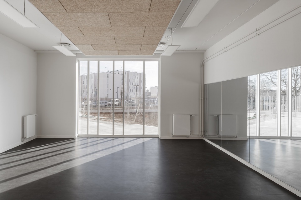 albert schweitzer community centre by mao architectes