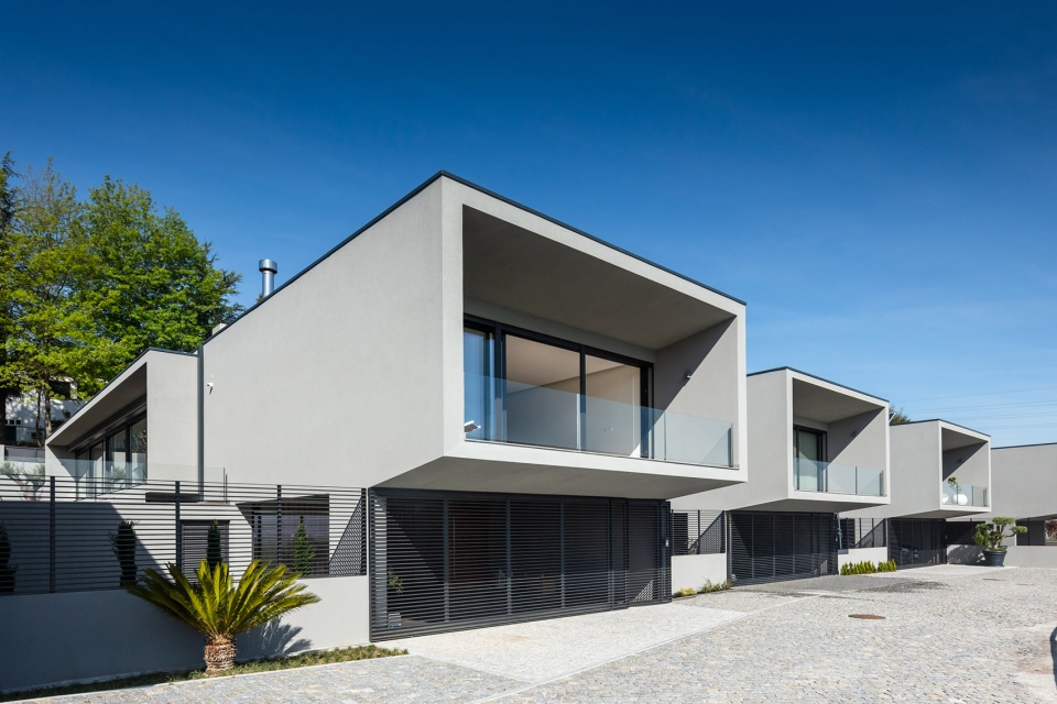 box xl houses by grupo zegnea