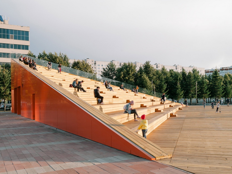 azatlyk central square of naberezhnye chelny by drom strelka kb